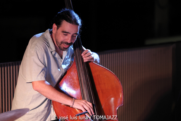 The Tenor 4tet (VII Jazz y Más. Studio Weil. Puerto de Andratx, Mallorca. 2025-07-09) Por José Luis Luna Rocafort [INSTANTZZ AKA Galería fotográfica AKA Fotoblog de jazz, impro… y algo más] - Tomajazz - The Tenor 4tet actuó en VII Jazz y Más en Puerto de Andratx, Mallorca, el 9 de julio de 2025. José Luis Luna Rocafort retrata el concierto en INSTANTZZ. Actuaron Chris Cheek, Marty Renzi, Javier Delgado, Jimmy Weinstein
