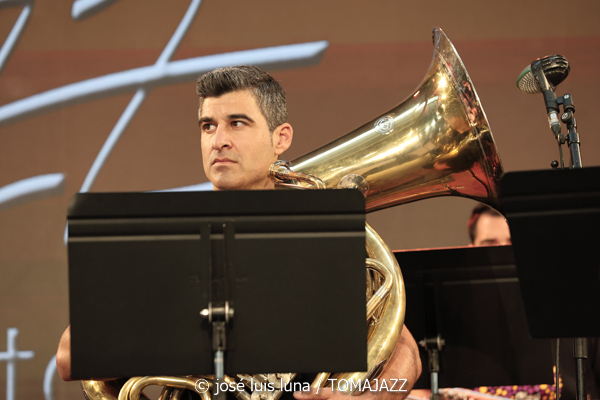 Clasijazz Big Band Orchestra: Charles Mingus Epitaph (48 Festival de Jazz de Vitoria. 2025-07-16) Por José Luis Luna Rocafort [INSTANTZZ AKA Galería fotográfica AKA Fotoblog de jazz, impro… y algo más] - Tomajazz - Clasijazz Big Band Orchestra interpretó Epitaph de Charles en el 48 Festival de Jazz de Vitoria de 2025-07-16) Por José Luis Luna Rocafort [INSTANTZZ