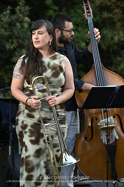 Alba Pujals “Sincretisme” (14è Cicle de Jazz de l’Ametlla del Vallès / Santuari Puiggraciós, 2025-06-21 / Figaró -Barcelona-) Por Joan Cortès [INSTANTZZ AKA Galería fotográfica AKA Fotoblog de jazz, impro… y algo más] - Tomajazz - Alba Pujals “Sincretisme” actuó en 14è Cicle de Jazz de l’Ametlla del Vallès 2025 en Figaró -Barcelona, Joan Cortès retrata el concierto en INSTANTZZ. Actuaron Alba Pujals, Oriol Vallès, Joan Monné, Giuseppe Campisi, Andreu Pitarch 