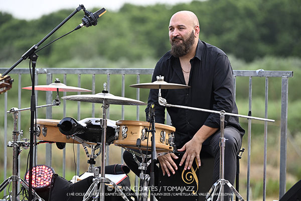 Marco Mezquida & Juan Gómez “Chicuelo” “Del Alma” (14è Cicle de Jazz / Can Draper, 2025-06-14 / L’Ametlla del Vallès -Barcelona-) Por Joan Cortès [INSTANTZZ AKA Galería fotográfica AKA Fotoblog de jazz, impro… y algo más] - Tomajazz - Marco Mezquida & Juan Gómez “Chicuelo” “Del Alma” actuaron en el 14è Cicle de Jazz de L’Ametlla del Vallès -Barcelona- el 14 de junio de 2025. Joan Cortès lo retrata en INSTANTZZ. Actuaron Marco Mezquida, Juan Gómez "Chicuelo", Paco de Mode