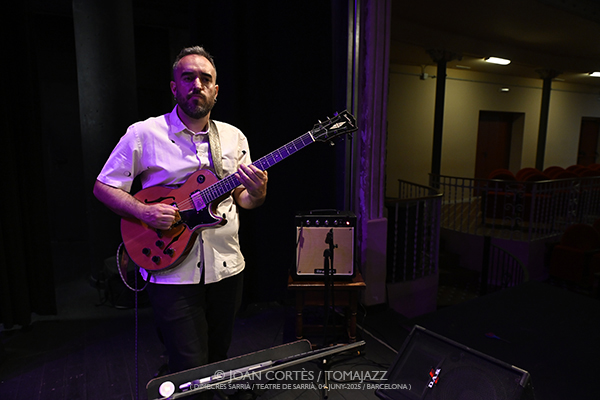 Nucli Trio + Convidats “Música Laietana” (Dimecres Sarrià / Teatre de Sarrià, 2025-06-04 / Barcelona) Por Joan Cortès [INSTANTZZ AKA Galería fotográfica AKA Fotoblog de jazz, impro… y algo más] - Tomajazz - Nucli Trio + Convidats presentaron “Música Laietana” en Dimecres Sarrià (Barcelona), el 4 de junio de 2025). Joan Cortès los retrata en INSTANTZZ. Actuaron Guillem Plana, Aleix Forts, David Viñolas, Jordi Soley, Eduard Altaba, contrabajo (Blay Tritono y Tropopausa) Miquel Àngel Lizandra, batería y percusión (Orquestra Mirasol) Alba Careta 