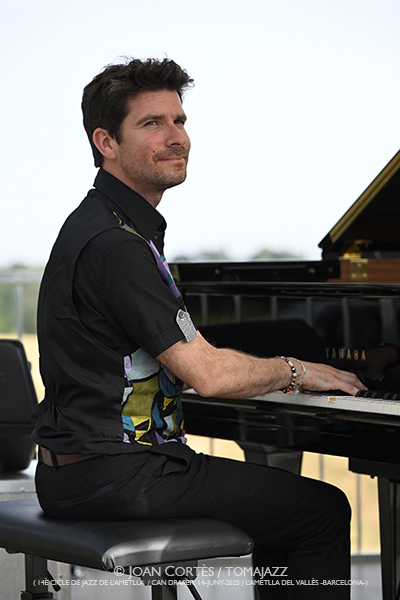 Marco Mezquida & Juan Gómez “Chicuelo” “Del Alma” (14è Cicle de Jazz / Can Draper, 2025-06-14 / L’Ametlla del Vallès -Barcelona-) Por Joan Cortès [INSTANTZZ AKA Galería fotográfica AKA Fotoblog de jazz, impro… y algo más] - Tomajazz - Marco Mezquida & Juan Gómez “Chicuelo” “Del Alma” actuaron en el 14è Cicle de Jazz de L’Ametlla del Vallès -Barcelona- el 14 de junio de 2025. Joan Cortès lo retrata en INSTANTZZ. Actuaron Marco Mezquida, Juan Gómez "Chicuelo", Paco de Mode