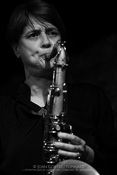 Primavera Femenina 2025 [II] Por Joan Cortès [INSTANTZZ AKA Galería fotográfica AKA Fotoblog de jazz, impro… y algo más] - Tomajazz - Segunda parte del Primavera Femenina 2025, con una selección de retratos de Joan Cortès. Con Kris Davis, Miho Hazama, Becca Stevens, Rita Payés, Irene Reig, Ingrid Laubrock, Esperanza Spalding, Aitana Rousseau, Estefanía Chamorro, Anja Lechner, Zsófia Boros, Sònia Gómez, Alba Careta, Laura Marchal, Núria Andorrà & Olga Blanco