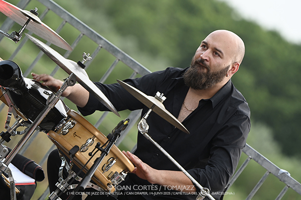 Marco Mezquida & Juan Gómez “Chicuelo” “Del Alma” (14è Cicle de Jazz / Can Draper, 2025-06-14 / L’Ametlla del Vallès -Barcelona-) Por Joan Cortès [INSTANTZZ AKA Galería fotográfica AKA Fotoblog de jazz, impro… y algo más] - Tomajazz - Marco Mezquida & Juan Gómez “Chicuelo” “Del Alma” actuaron en el 14è Cicle de Jazz de L’Ametlla del Vallès -Barcelona- el 14 de junio de 2025. Joan Cortès lo retrata en INSTANTZZ. Actuaron Marco Mezquida, Juan Gómez "Chicuelo", Paco de Mode