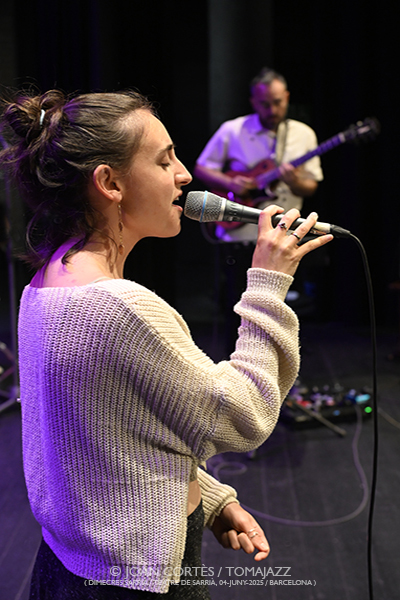 Nucli Trio + Convidats “Música Laietana” (Dimecres Sarrià / Teatre de Sarrià, 2025-06-04 / Barcelona) Por Joan Cortès [INSTANTZZ AKA Galería fotográfica AKA Fotoblog de jazz, impro… y algo más] - Tomajazz - Nucli Trio + Convidats presentaron “Música Laietana” en Dimecres Sarrià (Barcelona), el 4 de junio de 2025). Joan Cortès los retrata en INSTANTZZ. Actuaron Guillem Plana, Aleix Forts, David Viñolas, Jordi Soley, Eduard Altaba, contrabajo (Blay Tritono y Tropopausa) Miquel Àngel Lizandra, batería y percusión (Orquestra Mirasol) Alba Careta 