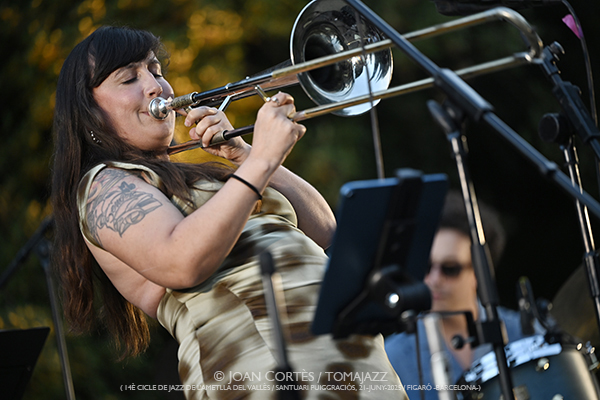 Alba Pujals “Sincretisme” (14è Cicle de Jazz de l’Ametlla del Vallès / Santuari Puiggraciós, 2025-06-21 / Figaró -Barcelona-) Por Joan Cortès [INSTANTZZ AKA Galería fotográfica AKA Fotoblog de jazz, impro… y algo más] - Tomajazz - Alba Pujals “Sincretisme” actuó en 14è Cicle de Jazz de l’Ametlla del Vallès 2025 en Figaró -Barcelona, Joan Cortès retrata el concierto en INSTANTZZ. Actuaron Alba Pujals, Oriol Vallès, Joan Monné, Giuseppe Campisi, Andreu Pitarch 