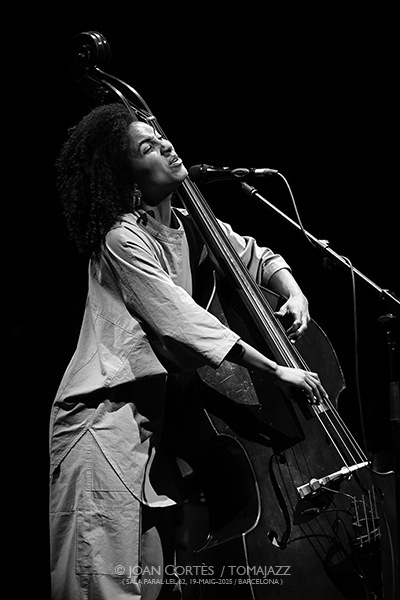 Primavera Femenina 2025 [II] Por Joan Cortès [INSTANTZZ AKA Galería fotográfica AKA Fotoblog de jazz, impro… y algo más] - Tomajazz - Segunda parte del Primavera Femenina 2025, con una selección de retratos de Joan Cortès. Con Kris Davis, Miho Hazama, Becca Stevens, Rita Payés, Irene Reig, Ingrid Laubrock, Esperanza Spalding, Aitana Rousseau, Estefanía Chamorro, Anja Lechner, Zsófia Boros, Sònia Gómez, Alba Careta, Laura Marchal, Núria Andorrà & Olga Blanco