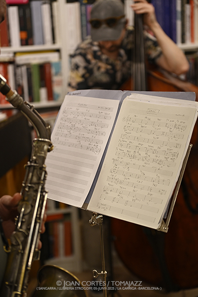 David Mengual Maitia (Sangarra / Llibreria Strogoff, 2025-06-05 / La Garriga -Barcelona-) Por Joan Cortès [INSTANTZZ AKA Galería fotográfica AKA Fotoblog de jazz, impro… y algo más] - Tomajazz - David Mengual Maitia actuó en Llibreria Strogoff en La Garriga, el 5 de junio de 2025. Joan Cortès lo retrata en INSTANTZZ. Actuaron