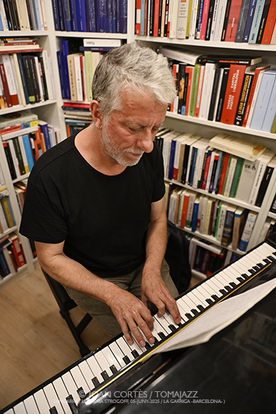 David Mengual Maitia (Sangarra / Llibreria Strogoff, 2025-06-05 / La Garriga -Barcelona-) Por Joan Cortès [INSTANTZZ AKA Galería fotográfica AKA Fotoblog de jazz, impro… y algo más] - Tomajazz - David Mengual Maitia actuó en Llibreria Strogoff en La Garriga, el 5 de junio de 2025. Joan Cortès lo retrata en INSTANTZZ. Actuaron