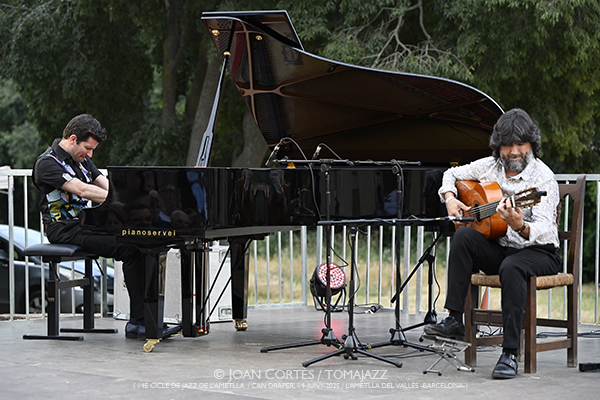 Marco Mezquida & Juan Gómez “Chicuelo” “Del Alma” (14è Cicle de Jazz / Can Draper, 2025-06-14 / L’Ametlla del Vallès -Barcelona-) Por Joan Cortès [INSTANTZZ AKA Galería fotográfica AKA Fotoblog de jazz, impro… y algo más] - Tomajazz - Marco Mezquida & Juan Gómez “Chicuelo” “Del Alma” actuaron en el 14è Cicle de Jazz de L’Ametlla del Vallès -Barcelona- el 14 de junio de 2025. Joan Cortès lo retrata en INSTANTZZ. Actuaron Marco Mezquida, Juan Gómez "Chicuelo", Paco de Mode