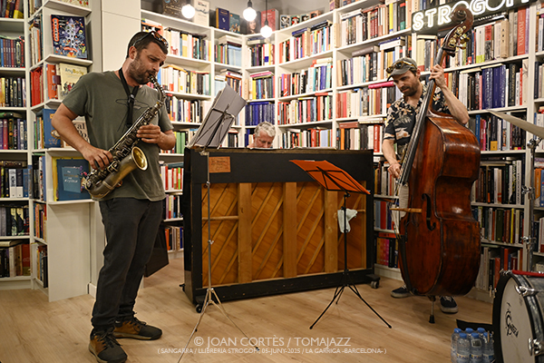 David Mengual Maitia (Sangarra / Llibreria Strogoff, 2025-06-05 / La Garriga -Barcelona-) Por Joan Cortès [INSTANTZZ AKA Galería fotográfica AKA Fotoblog de jazz, impro… y algo más] - Tomajazz - David Mengual Maitia actuó en Llibreria Strogoff en La Garriga, el 5 de junio de 2025. Joan Cortès lo retrata en INSTANTZZ. Actuaron