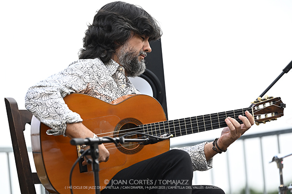 Marco Mezquida & Juan Gómez “Chicuelo” “Del Alma” (14è Cicle de Jazz / Can Draper, 2025-06-14 / L’Ametlla del Vallès -Barcelona-) Por Joan Cortès [INSTANTZZ AKA Galería fotográfica AKA Fotoblog de jazz, impro… y algo más] - Tomajazz - Marco Mezquida & Juan Gómez “Chicuelo” “Del Alma” actuaron en el 14è Cicle de Jazz de L’Ametlla del Vallès -Barcelona- el 14 de junio de 2025. Joan Cortès lo retrata en INSTANTZZ. Actuaron Marco Mezquida, Juan Gómez "Chicuelo", Paco de Mode
