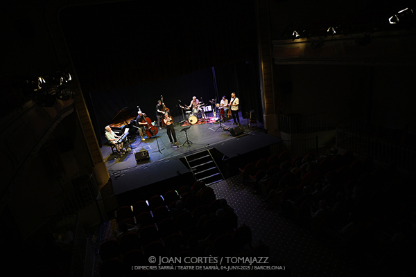 Nucli Trio + Convidats “Música Laietana” (Dimecres Sarrià / Teatre de Sarrià, 2025-06-04 / Barcelona) Por Joan Cortès [INSTANTZZ AKA Galería fotográfica AKA Fotoblog de jazz, impro… y algo más] - Tomajazz - Nucli Trio + Convidats presentaron “Música Laietana” en Dimecres Sarrià (Barcelona), el 4 de junio de 2025). Joan Cortès los retrata en INSTANTZZ. Actuaron Guillem Plana, Aleix Forts, David Viñolas, Jordi Soley, Eduard Altaba, contrabajo (Blay Tritono y Tropopausa) Miquel Àngel Lizandra, batería y percusión (Orquestra Mirasol) Alba Careta 