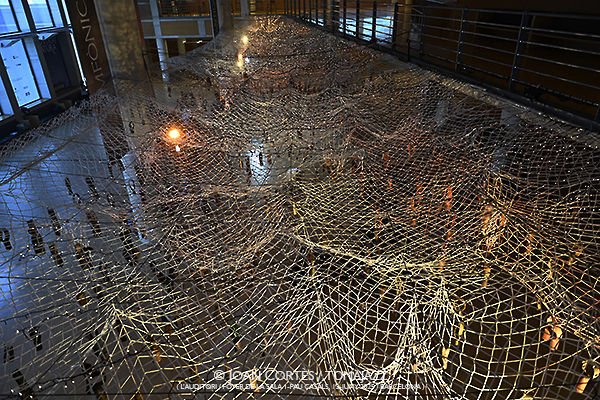 Núria Andorrà & Olga Blanco “Esquellòrium: Coure” (L’Auditori, Foyer de la Sala 1 Pau Casals, 2025-06-13 / Barcelona) [y III] Por Joan Cortès [INSTANTZZ AKA Galería fotográfica AKA Fotoblog de jazz, impro… y algo más] - Tomajazz - Núria Andorrà & Olga Blanco “Esquellòrium: Coure” actuó en L’Auditori de Barcelona el 13 de junio de 2025. Joan Cortès [INSTANTZZ