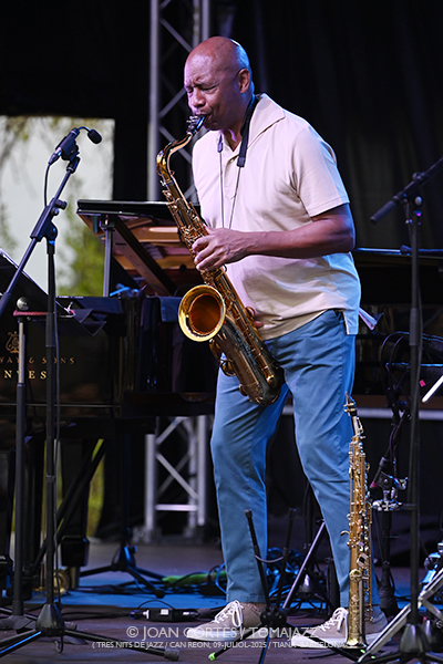 Branford Marsalis 4t (Tres dies de Jazz /Can Reon, 2025-07-09 / Tiana -Barcelona-) Por Joan Cortès [INSTANTZZ AKA Galería fotográfica AKA Fotoblog de jazz, impro… y algo más] - Tomajazz