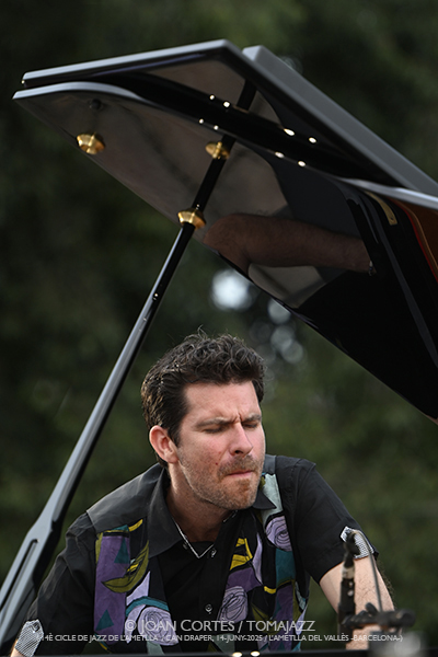 Marco Mezquida & Juan Gómez “Chicuelo” “Del Alma” (14è Cicle de Jazz / Can Draper, 2025-06-14 / L’Ametlla del Vallès -Barcelona-) Por Joan Cortès [INSTANTZZ AKA Galería fotográfica AKA Fotoblog de jazz, impro… y algo más] - Tomajazz - Marco Mezquida & Juan Gómez “Chicuelo” “Del Alma” actuaron en el 14è Cicle de Jazz de L’Ametlla del Vallès -Barcelona- el 14 de junio de 2025. Joan Cortès lo retrata en INSTANTZZ. Actuaron Marco Mezquida, Juan Gómez "Chicuelo", Paco de Mode
