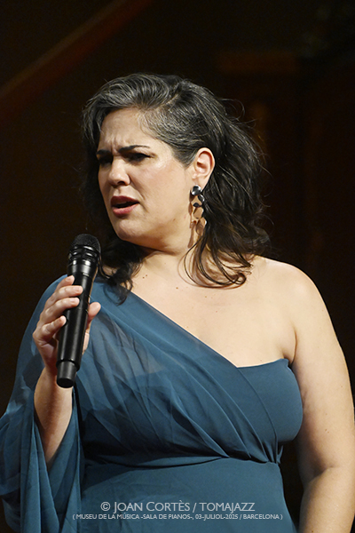 Ana Malta & Oscar Aldama “Rente América” (Museu de la Música -sala de pianos-, 2025-07-03 / Barcelona) Por Joan Cortès [INSTANTZZ AKA Galería fotográfica AKA Fotoblog de jazz, impro… y algo más] - Tomajazz - Ana Malta & Oscar Aldama “Rente América” actuaron en el Museu de la Música de Barcelona, el 3 de julio de 2025. Joan Cortès los retrata en INSTANTZZ