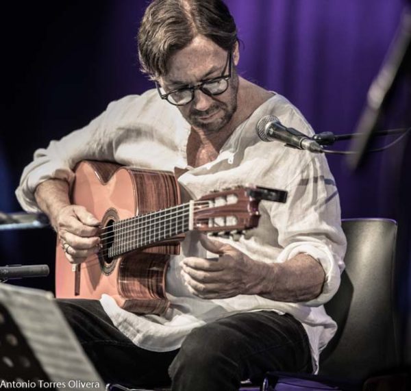 Al Di Meola - Kenny Barron (48 Festival de Jazz de Vitoria. 2025-07-18) Por Antonio Torres (texto y fotos), y Pepe Mateos (fotos) [Concierto de jazz] - Tomajazz - Al Di Meola - Kenny Barron actuaron en el 48 Festival de Jazz de Vitoria 2025, Antonio Torres y Pepe Mateos lo relatan y retratan. Actuaron Al Di Meola, Peo Alfonsi, Sergio Martínez 