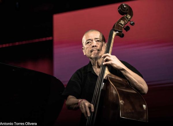 Al Di Meola - Kenny Barron (48 Festival de Jazz de Vitoria. 2025-07-18) Por Antonio Torres (texto y fotos), y Pepe Mateos (fotos) [Concierto de jazz] - Tomajazz - Al Di Meola - Kenny Barron actuaron en el 48 Festival de Jazz de Vitoria 2025, Antonio Torres y Pepe Mateos lo relatan y retratan. Actuaron Al Di Meola, Peo Alfonsi, Sergio Martínez, Kenny Barron, Kiyoshi Kitagawa, Johnathan Blake 