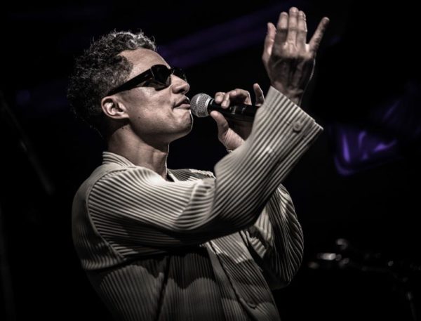 Jazzmeia Horn - Jose James (48 Festival de Jazz de Vitoria. 2025-07-17) Por Antonio Torres (texto y fotos), y Pepe Mateos (fotos) [Concierto de jazz] - Tomajazz - Jazzmeia Horn - Jose James en la segunda jornada de Mendizorroza del 48 Festival de Jazz de Vitoria. Antonio Torres y Pepe Mateos lo relatan/retratan. Actuaron Jazzmeia Horn Quartet: Jazzmeia Horn, Joel Holmes, Ameen Saleem, Ryan Sands; Jose James Quintet: José James, Ebban Dorsey, Bigyuki, Yves Fernandez, Jharis Yokley