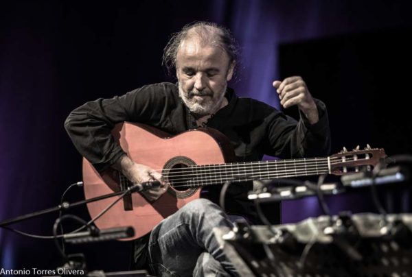 Al Di Meola - Kenny Barron (48 Festival de Jazz de Vitoria. 2025-07-18) Por Antonio Torres (texto y fotos), y Pepe Mateos (fotos) [Concierto de jazz] - Tomajazz - Al Di Meola - Kenny Barron actuaron en el 48 Festival de Jazz de Vitoria 2025, Antonio Torres y Pepe Mateos lo relatan y retratan. Actuaron Al Di Meola, Peo Alfonsi, Sergio Martínez 