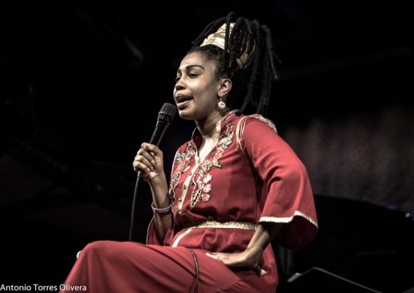 Jazzmeia Horn - Jose James (48 Festival de Jazz de Vitoria. 2025-07-17) Por Antonio Torres (texto y fotos), y Pepe Mateos (fotos) [Concierto de jazz] - Tomajazz - Jazzmeia Horn - Jose James en la segunda jornada de Mendizorroza del 48 Festival de Jazz de Vitoria. Antonio Torres y Pepe Mateos lo relatan/retratan. Actuaron Jazzmeia Horn Quartet: Jazzmeia Horn, Joel Holmes, Ameen Saleem, Ryan Sands; Jose James Quintet: José James, Ebban Dorsey, Bigyuki, Yves Fernandez, Jharis Yokley