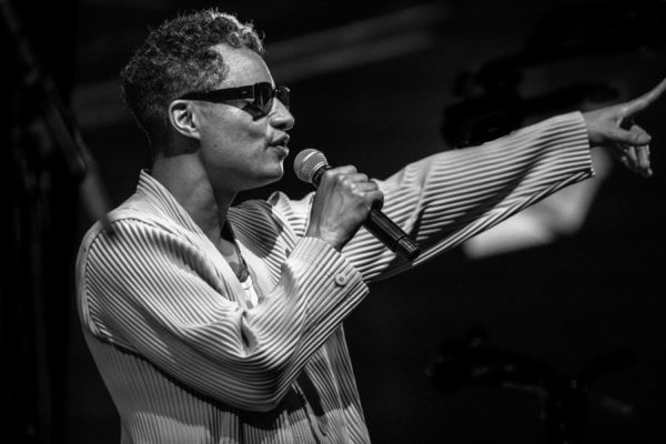 Jazzmeia Horn - Jose James (48 Festival de Jazz de Vitoria. 2025-07-17) Por Antonio Torres (texto y fotos), y Pepe Mateos (fotos) [Concierto de jazz] - Tomajazz - Jazzmeia Horn - Jose James en la segunda jornada de Mendizorroza del 48 Festival de Jazz de Vitoria. Antonio Torres y Pepe Mateos lo relatan/retratan. Actuaron Jazzmeia Horn Quartet: Jazzmeia Horn, Joel Holmes, Ameen Saleem, Ryan Sands; Jose James Quintet: José James, Ebban Dorsey, Bigyuki, Yves Fernandez, Jharis Yokley