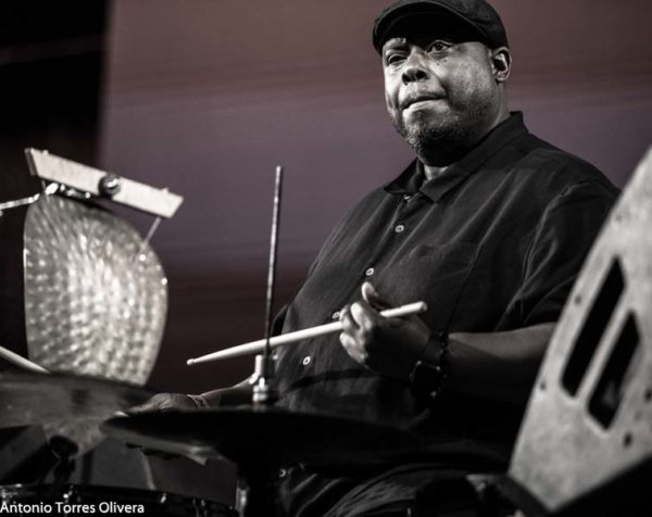 Al Di Meola - Kenny Barron (48 Festival de Jazz de Vitoria. 2025-07-18) Por Antonio Torres (texto y fotos), y Pepe Mateos (fotos) [Concierto de jazz] - Tomajazz - Al Di Meola - Kenny Barron actuaron en el 48 Festival de Jazz de Vitoria 2025, Antonio Torres y Pepe Mateos lo relatan y retratan. Actuaron Al Di Meola, Peo Alfonsi, Sergio Martínez, Kenny Barron, Kiyoshi Kitagawa, Johnathan Blake 