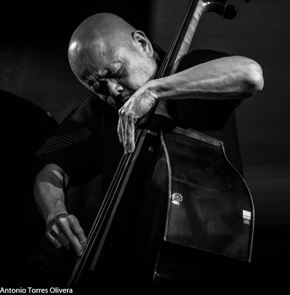 Al Di Meola - Kenny Barron (48 Festival de Jazz de Vitoria. 2025-07-18) Por Antonio Torres (texto y fotos), y Pepe Mateos (fotos) [Concierto de jazz] - Tomajazz - Al Di Meola - Kenny Barron actuaron en el 48 Festival de Jazz de Vitoria 2025, Antonio Torres y Pepe Mateos lo relatan y retratan. Actuaron Al Di Meola, Peo Alfonsi, Sergio Martínez, Kenny Barron, Kiyoshi Kitagawa, Johnathan Blake 