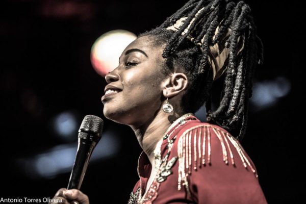 Jazzmeia Horn - Jose James (48 Festival de Jazz de Vitoria. 2025-07-17) Por Antonio Torres (texto y fotos), y Pepe Mateos (fotos) [Concierto de jazz] - Tomajazz - Jazzmeia Horn - Jose James en la segunda jornada de Mendizorroza del 48 Festival de Jazz de Vitoria. Antonio Torres y Pepe Mateos lo relatan/retratan. Actuaron Jazzmeia Horn Quartet: Jazzmeia Horn, Joel Holmes, Ameen Saleem, Ryan Sands; Jose James Quintet: José James, Ebban Dorsey, Bigyuki, Yves Fernandez, Jharis Yokley