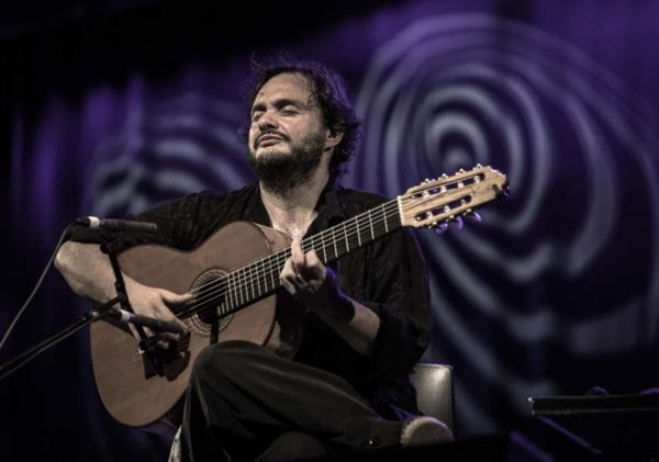 Dora Morelenbaum / Yamandu Costa / Toquinho & Camila (48 Festival de Jazz de Vitoria. 2025-07-19) Por Antonio Torres (texto y fotos), y Pepe Mateos (fotos) [Concierto de jazz] - Tomajazz - Dora Morelenbaum / Yamandu Costa / Toquinho & Camila actuaron en la jornada final del 48 Festival de Jazz de Vitoria 2025. Antonio Torres (texto y fotos), y Pepe Mateos (fotos) repasan la actuación