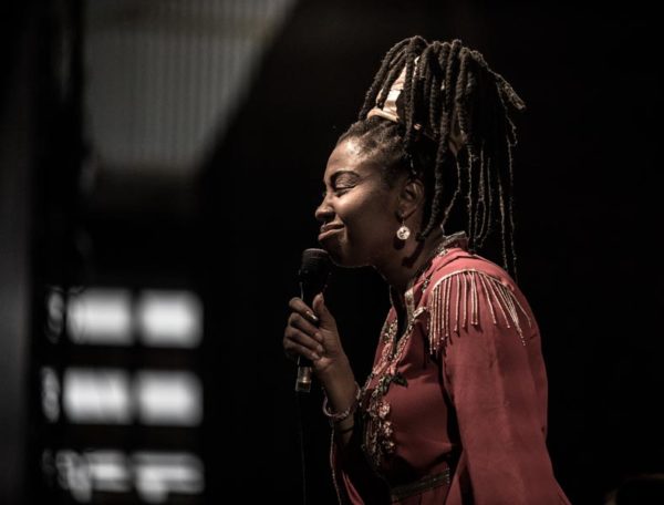 Jazzmeia Horn - Jose James (48 Festival de Jazz de Vitoria. 2025-07-17) Por Antonio Torres (texto y fotos), y Pepe Mateos (fotos) [Concierto de jazz] - Tomajazz - Jazzmeia Horn - Jose James en la segunda jornada de Mendizorroza del 48 Festival de Jazz de Vitoria. Antonio Torres y Pepe Mateos lo relatan/retratan. Actuaron Jazzmeia Horn Quartet: Jazzmeia Horn, Joel Holmes, Ameen Saleem, Ryan Sands; Jose James Quintet: José James, Ebban Dorsey, Bigyuki, Yves Fernandez, Jharis Yokley