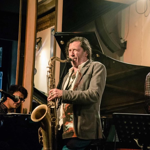 Fuimos felices… y lo sabíamos. A propósito del cierre (“de momento”) del Café Central, en Madrid, sus causas y las posibles consecuencias. Por Chema García [Escrito de jazz AKA El Rincón de Chema] [Agosto de 2025] - Tomajazz - Fuimos felices… y lo sabíamos. A propósito del cierre del Café Central, en Madrid, sus causas y las posibles consecuencias. Por Chema García en El Rincón de Chema