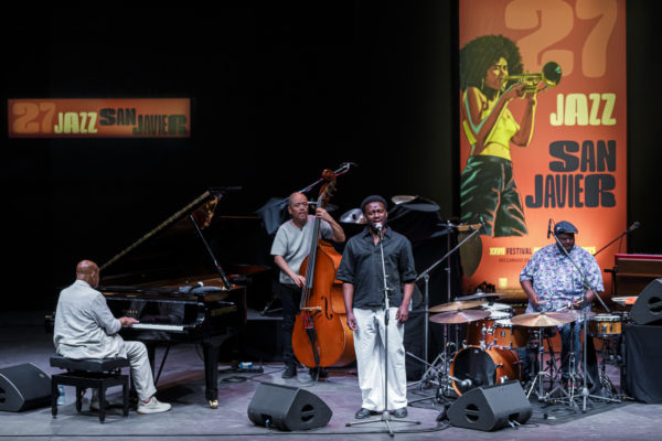 Kenny Barron Trio (XXVII Festival Internacional de Jazz de San Javier. 2025-07-16) Por José Antonio García López y Pedro Sáez [Concierto de jazz] - Tomajazz - Kenny Barron Trio actuó en el XXVII Festival Internacional de Jazz de San Javier 2025. José Antonio García López y Pedro Sáez lo relatan. Actuaron Kenny Barron, Kiyoshi Kitagawa, Johnathan Blake, Tyreek McDole 
