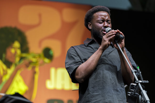 Kenny Barron Trio (XXVII Festival Internacional de Jazz de San Javier. 2025-07-16) Por José Antonio García López y Pedro Sáez [Concierto de jazz] - Tomajazz - Kenny Barron Trio actuó en el XXVII Festival Internacional de Jazz de San Javier 2025. José Antonio García López y Pedro Sáez lo relatan. Actuaron Kenny Barron, Kiyoshi Kitagawa, Johnathan Blake, Tyreek McDole 