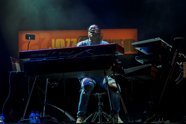 Marcus Miller Quintet (XXVII Festival Internacional de Jazz de San Javier. 2025-07-22) Por José Antonio García López y Pedro Sáez [Concierto de jazz] - Tomajazz - Marcus Miller Quintet actuó en el XXVII Festival Internacional de Jazz de San Javier 2025. José Antonio García López y Pedro Sáez lo retratan y relatan. Actuaron Marcus Miller, Russell Gunn, Donald Hayes, Xavier Gordon, Anwar Marshall 