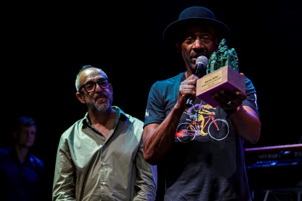 Marcus Miller Quintet (XXVII Festival Internacional de Jazz de San Javier. 2025-07-22) Por José Antonio García López y Pedro Sáez [Concierto de jazz] - Tomajazz - Marcus Miller Quintet actuó en el XXVII Festival Internacional de Jazz de San Javier 2025. José Antonio García López y Pedro Sáez lo retratan y relatan. Actuaron Marcus Miller, Russell Gunn, Donald Hayes, Xavier Gordon, Anwar Marshall 