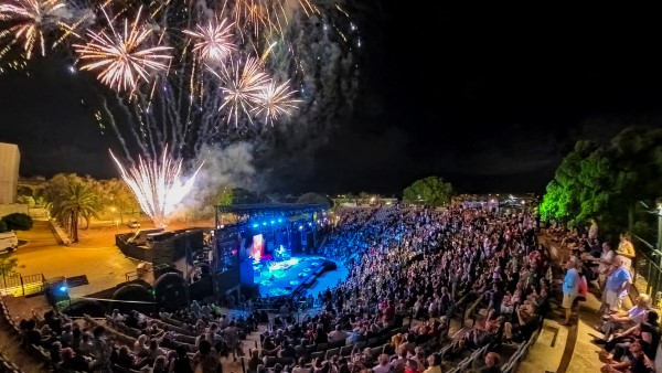 Marcus Miller Quintet (XXVII Festival Internacional de Jazz de San Javier. 2025-07-22) Por José Antonio García López y Pedro Sáez [Concierto de jazz] - Tomajazz - Marcus Miller Quintet actuó en el XXVII Festival Internacional de Jazz de San Javier 2025. José Antonio García López y Pedro Sáez lo retratan y relatan. Actuaron Marcus Miller, Russell Gunn, Donald Hayes, Xavier Gordon, Anwar Marshall 