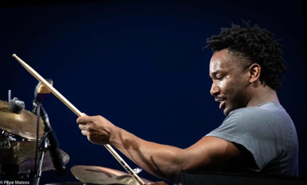 Jazzmeia Horn - Jose James (48 Festival de Jazz de Vitoria. 2025-07-17) Por Antonio Torres (texto y fotos), y Pepe Mateos (fotos) [Concierto de jazz] - Tomajazz - Jazzmeia Horn - Jose James en la segunda jornada de Mendizorroza del 48 Festival de Jazz de Vitoria. Antonio Torres y Pepe Mateos lo relatan/retratan. Actuaron Jazzmeia Horn Quartet: Jazzmeia Horn, Joel Holmes, Ameen Saleem, Ryan Sands; Jose James Quintet: José James, Ebban Dorsey, Bigyuki, Yves Fernandez, Jharis Yokley