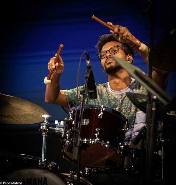 Dora Morelenbaum / Yamadu Costa / Toquinho & Camila (48 Festival de Jazz de Vitoria. 2025-07-19) Por Antonio Torres (texto y fotos), y Pepe Mateos (fotos) [Concierto de jazz] - Tomajazz - Dora Morelenbaum / Yamadu Costa / Toquinho & Camila actuaron en la jornada final del 48 Festival de Jazz de Vitoria 2025. Antonio Torres (texto y fotos), y Pepe Mateos (fotos) repasan la actuación