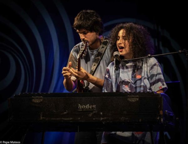 Dora Morelenbaum / Yamadu Costa / Toquinho & Camila (48 Festival de Jazz de Vitoria. 2025-07-19) Por Antonio Torres (texto y fotos), y Pepe Mateos (fotos) [Concierto de jazz] - Tomajazz - Dora Morelenbaum / Yamadu Costa / Toquinho & Camila actuaron en la jornada final del 48 Festival de Jazz de Vitoria 2025. Antonio Torres (texto y fotos), y Pepe Mateos (fotos) repasan la actuación