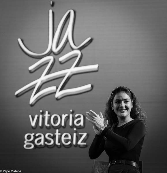 Dora Morelenbaum / Yamandu Costa / Toquinho & Camila (48 Festival de Jazz de Vitoria. 2025-07-19) Por Antonio Torres (texto y fotos), y Pepe Mateos (fotos) [Concierto de jazz] - Tomajazz - Dora Morelenbaum / Yamandu Costa / Toquinho & Camila actuaron en la jornada final del 48 Festival de Jazz de Vitoria 2025. Antonio Torres (texto y fotos), y Pepe Mateos (fotos) repasan la actuación