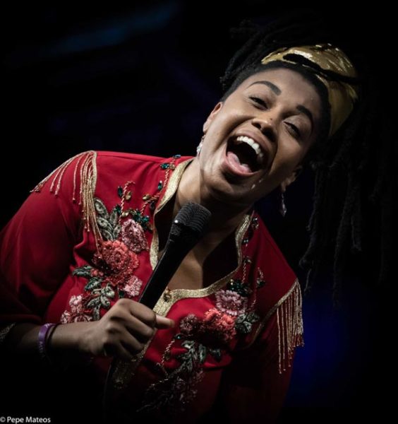 Jazzmeia Horn - Jose James (48 Festival de Jazz de Vitoria. 2025-07-17) Por Antonio Torres (texto y fotos), y Pepe Mateos (fotos) [Concierto de jazz] - Tomajazz - Jazzmeia Horn - Jose James en la segunda jornada de Mendizorroza del 48 Festival de Jazz de Vitoria. Antonio Torres y Pepe Mateos lo relatan/retratan. Actuaron Jazzmeia Horn Quartet: Jazzmeia Horn, Joel Holmes, Ameen Saleem, Ryan Sands; Jose James Quintet: José James, Ebban Dorsey, Bigyuki, Yves Fernandez, Jharis Yokley