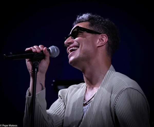 Jazzmeia Horn - Jose James (48 Festival de Jazz de Vitoria. 2025-07-17) Por Antonio Torres (texto y fotos), y Pepe Mateos (fotos) [Concierto de jazz] - Tomajazz - Jazzmeia Horn - Jose James en la segunda jornada de Mendizorroza del 48 Festival de Jazz de Vitoria. Antonio Torres y Pepe Mateos lo relatan/retratan. Actuaron Jazzmeia Horn Quartet: Jazzmeia Horn, Joel Holmes, Ameen Saleem, Ryan Sands; Jose James Quintet: José James, Ebban Dorsey, Bigyuki, Yves Fernandez, Jharis Yokley