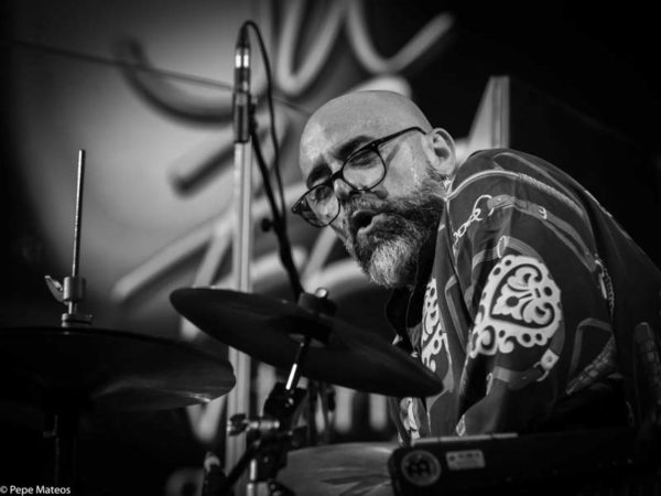 Al Di Meola - Kenny Barron (48 Festival de Jazz de Vitoria. 2025-07-18) Por Antonio Torres (texto y fotos), y Pepe Mateos (fotos) [Concierto de jazz] - Tomajazz - Al Di Meola - Kenny Barron actuaron en el 48 Festival de Jazz de Vitoria 2025, Antonio Torres y Pepe Mateos lo relatan y retratan. Actuaron Al Di Meola, Peo Alfonsi, Sergio Martínez 