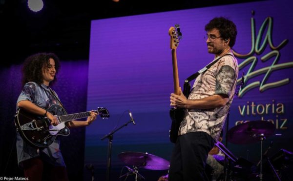 Dora Morelenbaum / Yamadu Costa / Toquinho & Camila (48 Festival de Jazz de Vitoria. 2025-07-19) Por Antonio Torres (texto y fotos), y Pepe Mateos (fotos) [Concierto de jazz] - Tomajazz - Dora Morelenbaum / Yamadu Costa / Toquinho & Camila actuaron en la jornada final del 48 Festival de Jazz de Vitoria 2025. Antonio Torres (texto y fotos), y Pepe Mateos (fotos) repasan la actuación