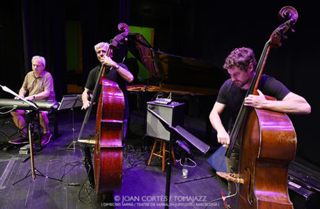 Nucli Trio + Convidats “Música Laietana” (Dimecres Sarrià / Teatre de Sarrià, 2025-06-04 / Barcelona) Por Joan Cortès [INSTANTZZ AKA Galería fotográfica AKA Fotoblog de jazz, impro… y algo más] - Tomajazz - Nucli Trio + Convidats presentaron “Música Laietana” en Dimecres Sarrià (Barcelona), el 4 de junio de 2025). Joan Cortès los retrata en INSTANTZZ. Actuaron Guillem Plana, Aleix Forts, David Viñolas, Jordi Soley, Eduard Altaba, Miquel Àngel Lizandra, Alba Careta