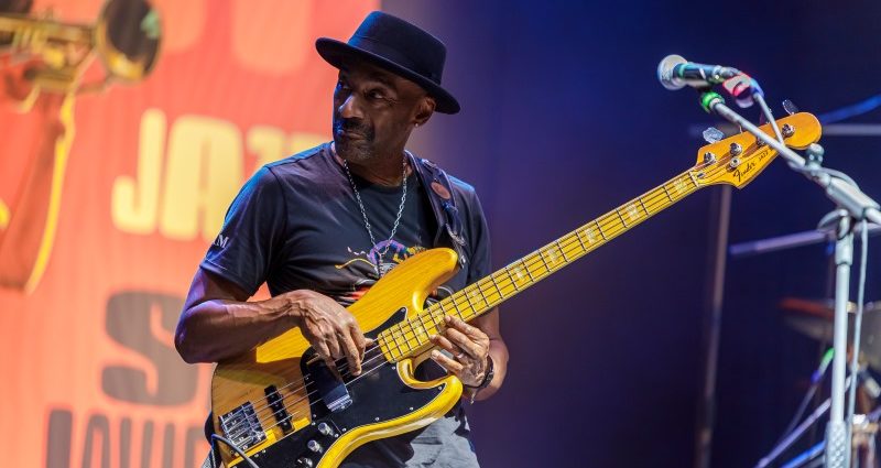 Marcus Miller Quintet (XXVII Festival Internacional de Jazz de San Javier. 2025-07-22) Por José Antonio García López y Pedro Sáez [Concierto de jazz] - Tomajazz - Marcus Miller Quintet actuó en el XXVII Festival Internacional de Jazz de San Javier 2025. José Antonio García López y Pedro Sáez lo retratan y relatan. Actuaron Marcus Miller, Russell Gunn, Donald Hayes, Xavier Gordon, Anwar Marshall