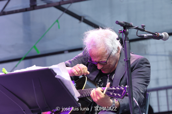 Marc Ribot Hurry Red Telephone (60 Festival de Jazz de San Sebastián 2025. 2025-07-25) Por José Luis Luna Rocafort [INSTANTZZ AKA Galería fotográfica AKA Fotoblog de jazz, impro… y algo más] - Tomajazz - Marc Ribot Hurry Red Telephone actuó en el 60 Festival de Jazz de San Sebastián 2025. José Luis Luna Rocafort lo retrata en INSTANTZZ. Actuaron Marc Ribot, Ava Mendoza, Sebastian Steinberg, Chad Taylor