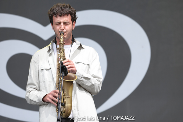 Eneko Diéguez Quartet (60 Festival de Jazz de San Sebastián 2025. 2025-07-25) Por José Luis Luna Rocafort [INSTANTZZ AKA Galería fotográfica AKA Fotoblog de jazz, impro… y algo más] - Tomajazz - Eneko Diéguez Quartet actuó en el 60 Festival de Jazz de San Sebastián 2025. José Luis Luna Rocafort lo retrata en INSTANTZZ. Actuaron Eneko Diéguez, Raúl Pérez, Nicolás Alvear, Eneko Arbea